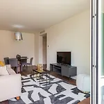 Upscale Apartment In City Center By Lovelystay