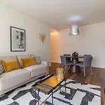 Upscale Apartment In City Center By Lovelystay
