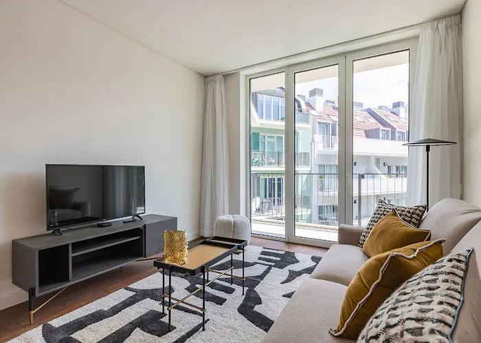 Upscale Apartment In City Center By Lovelystay